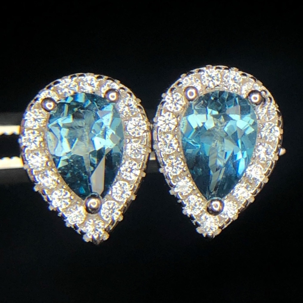 11.34 CTW Swiss Blue Topaz • Rhodium Plated 925 Silver - Picture 4 of 7